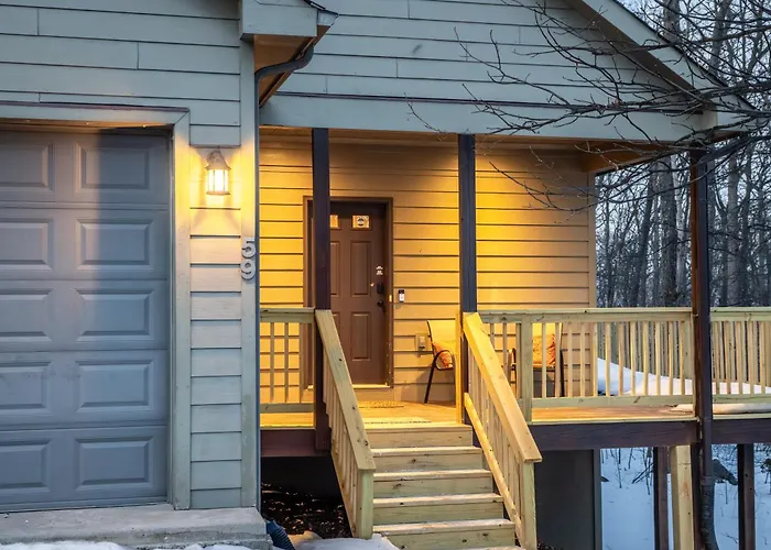 Spacious Family Retreat-Hot Tub & Game Room